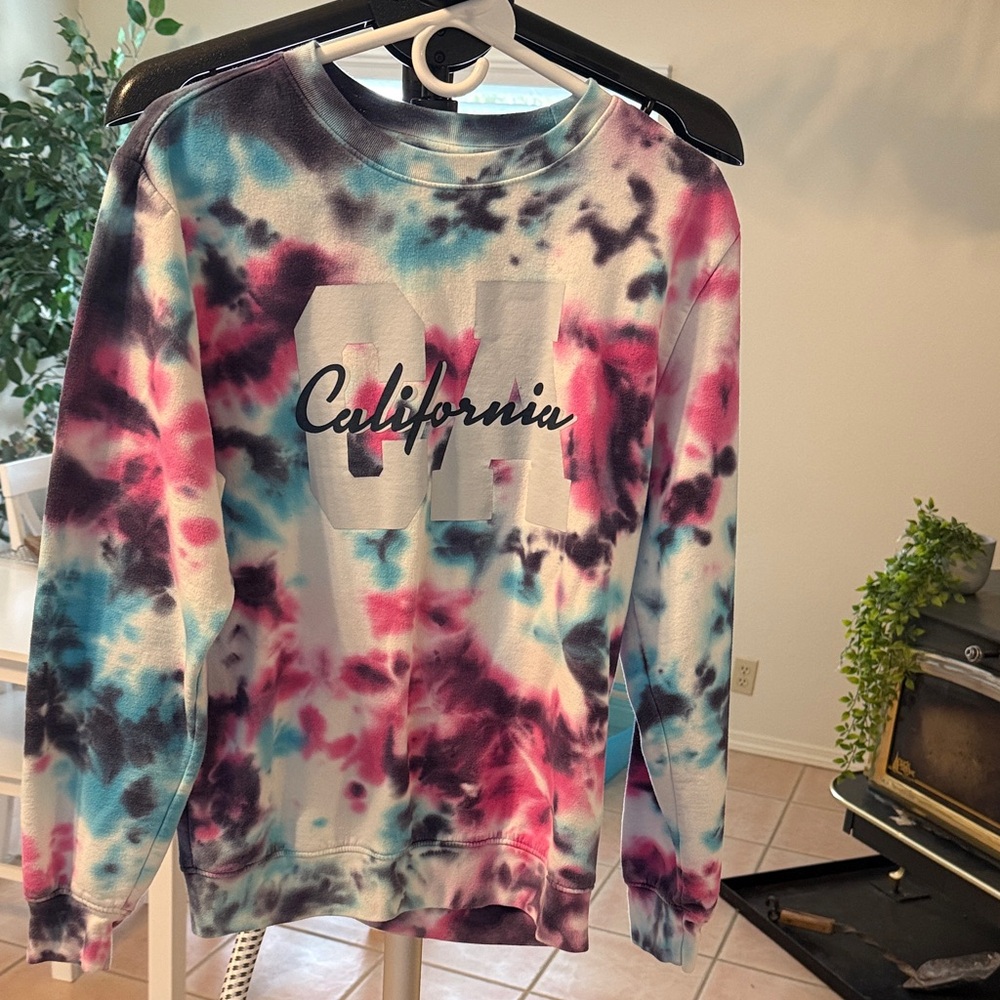 Women’s tie dye crew neck
